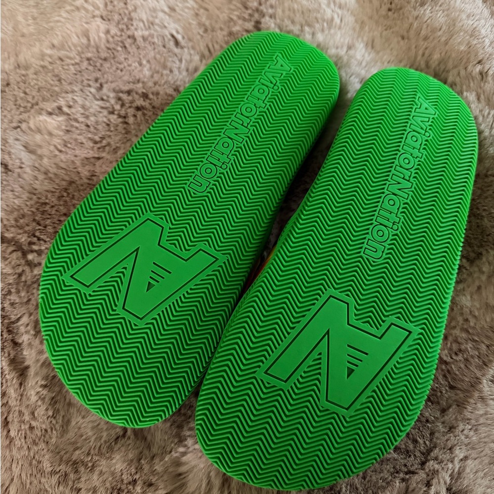 Aviator Nation green slide NWOT never worn - Picture 3 of 4